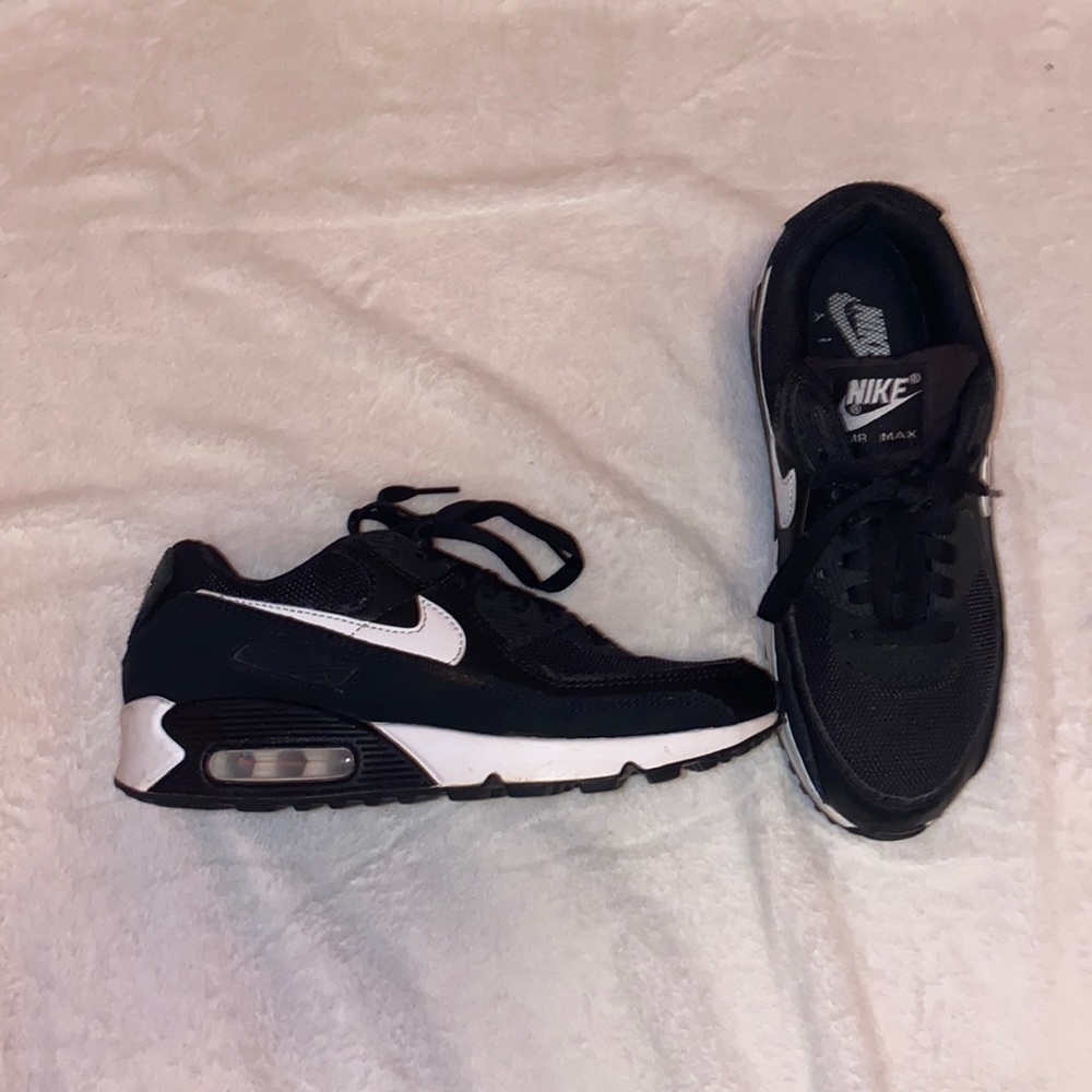 Black Nike air maxs